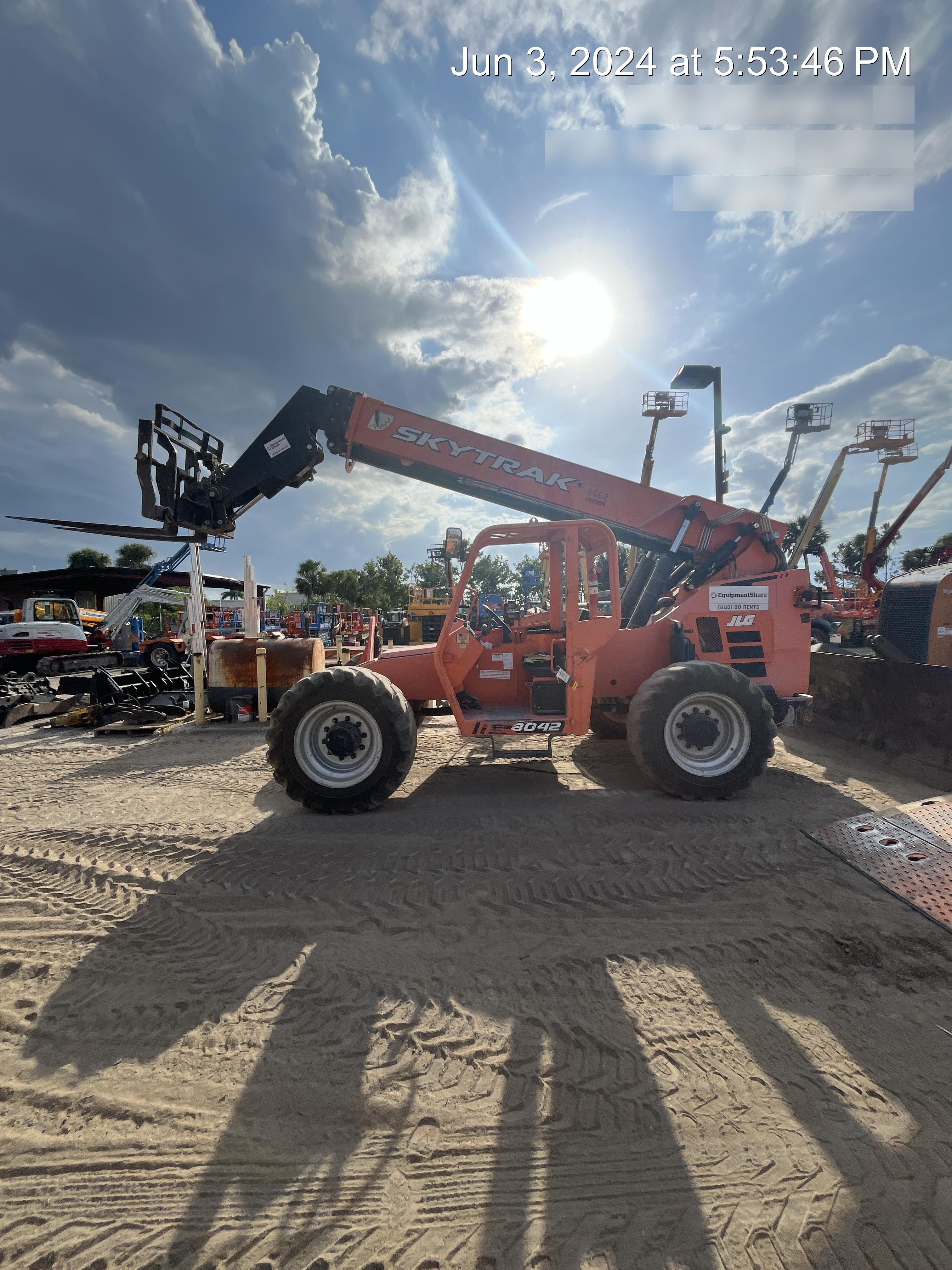 2017 SKYTRAK 8042