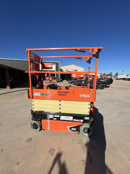 2022 JLG ES1932