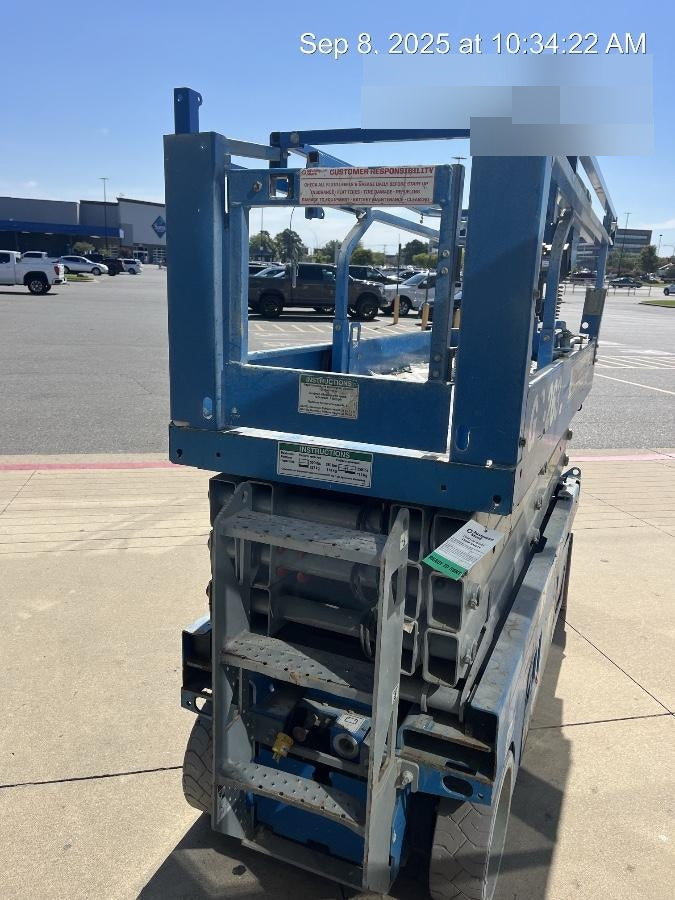 2019 Genie GS-2632 Folding rails with half height swing gate
