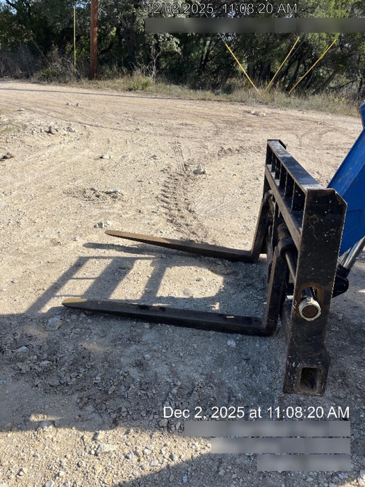 2018 Genie GTH-1056 GTH-1056 w/Open ROPS, FF Tires, Work Lights, 60" carriage/forks, cab mesh, beacon