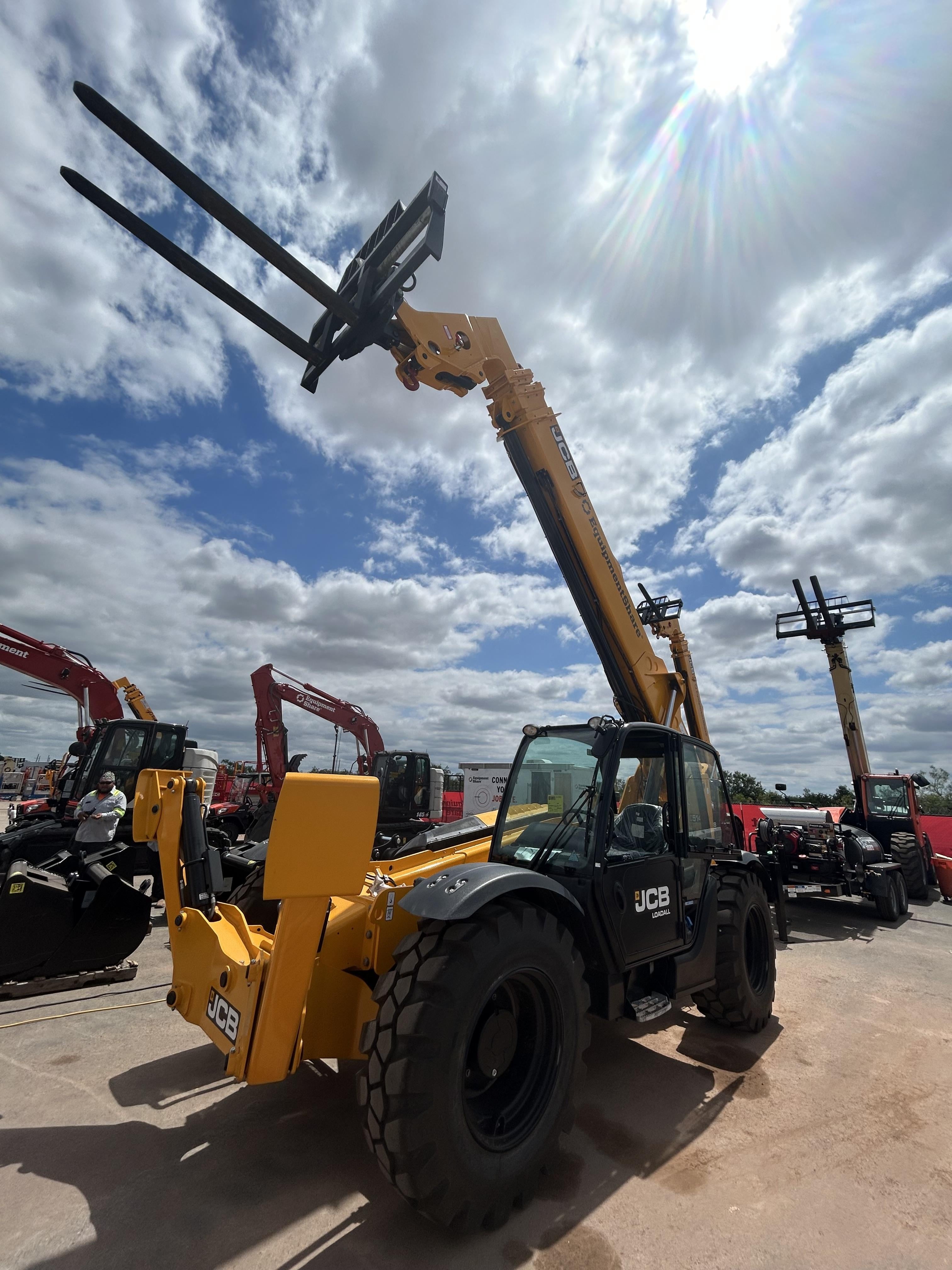 2026 JCB 514-56