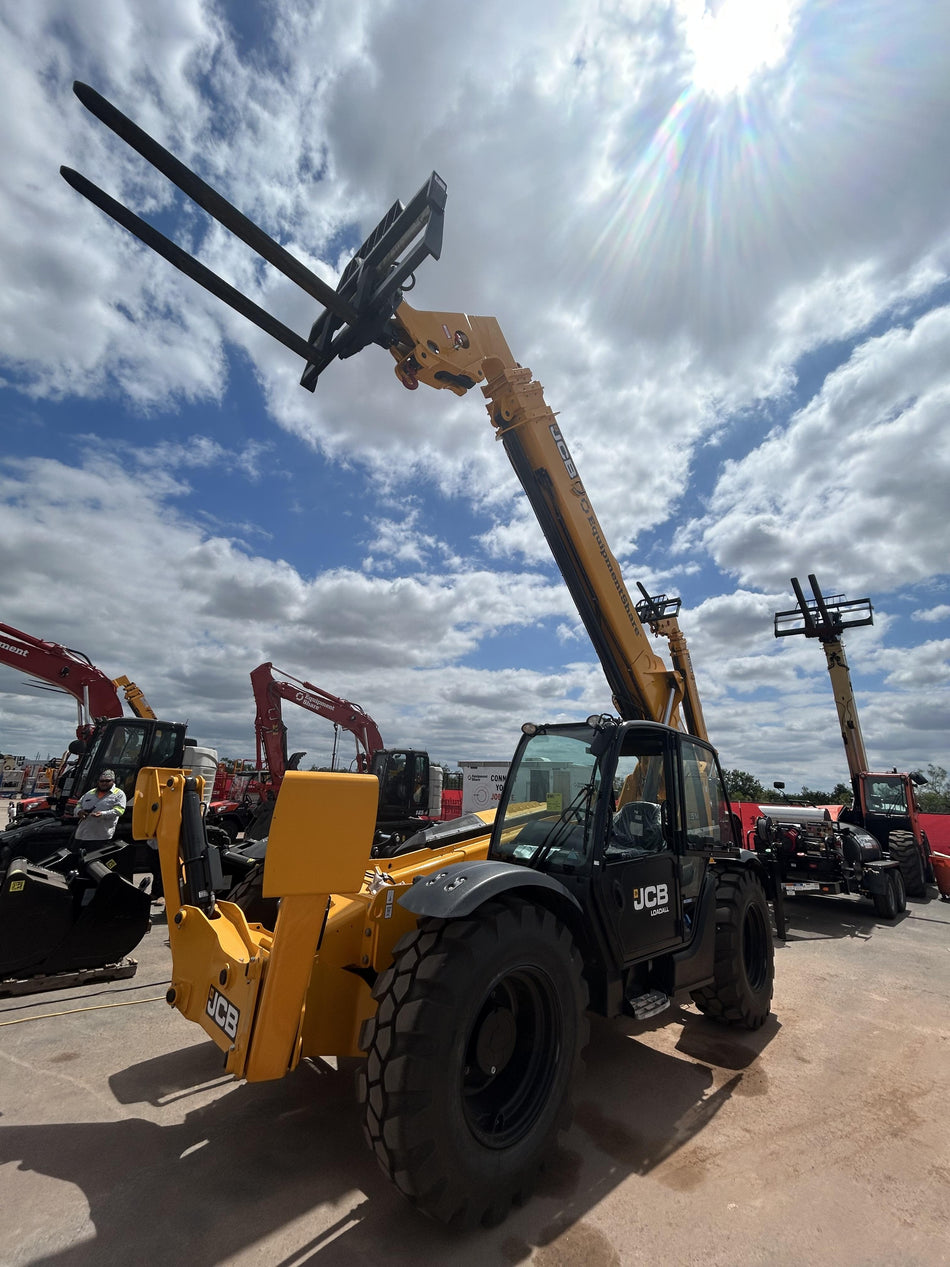 2026 JCB 514-56