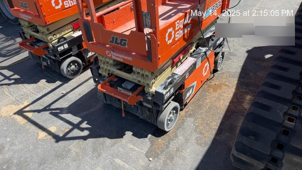 2022 JLG ES1330L