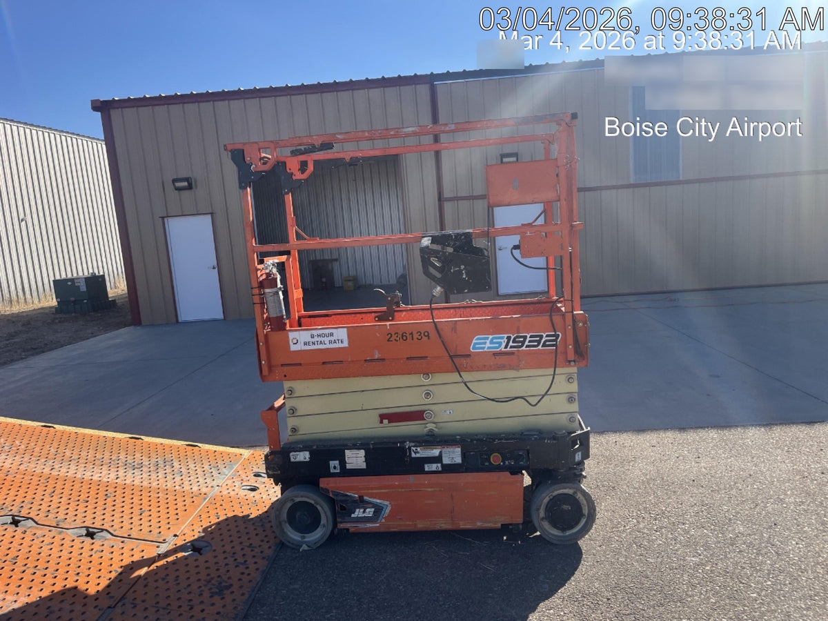 2022 JLG ES1932