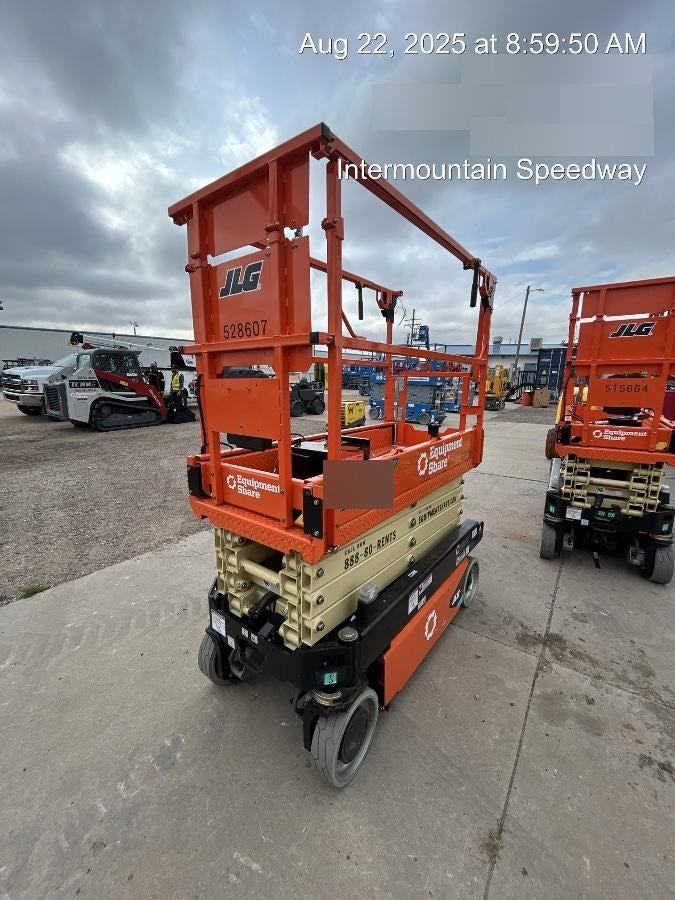 2025 JLG ES1932