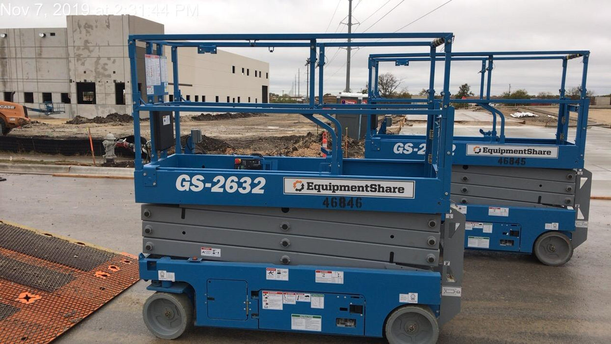 2019 Genie GS-2632 Folding rails with half height swing gate