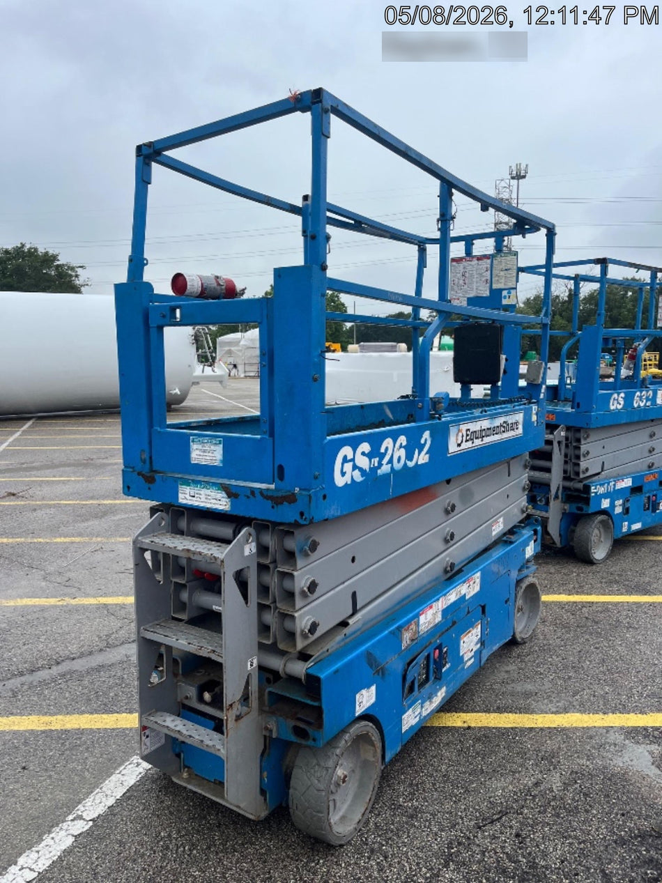 2019 Genie GS-2632 Folding rails with half height swing gate