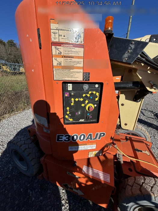 2019 JLG E300AJP