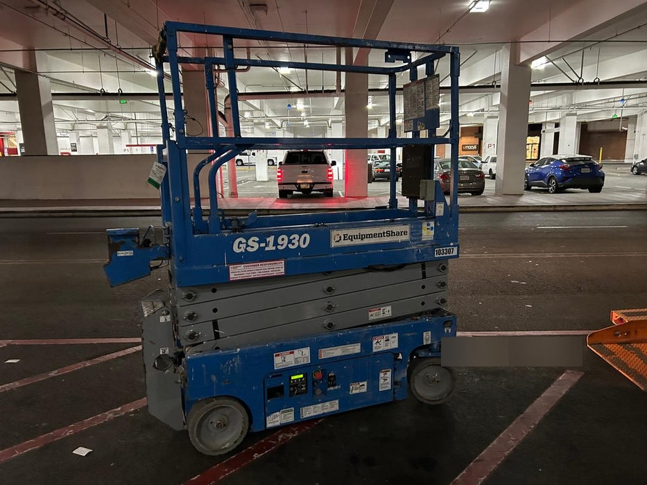 2020 Genie GS-1930 Solid Non Marking Tires, Beacon, Folding rails with half height swing gate, 800W Inverter