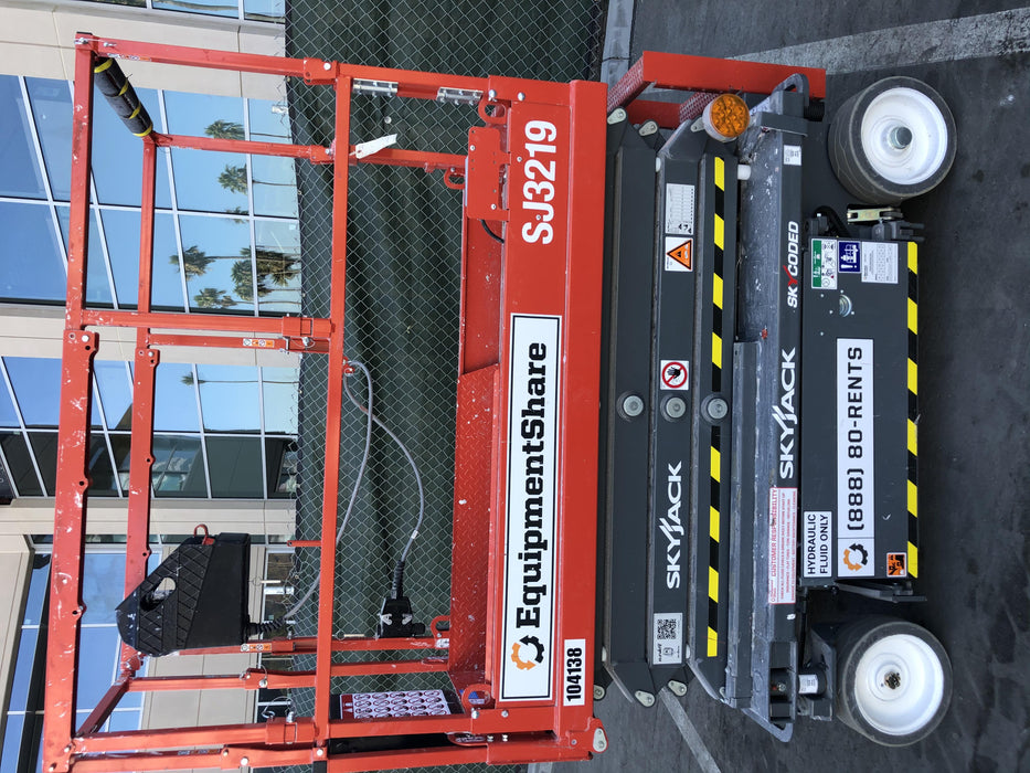 2020 Skyjack SJIII-3219 Solid NM Tires, Half height spring hinged entry gate, Dual Beacons, 800W Inverter