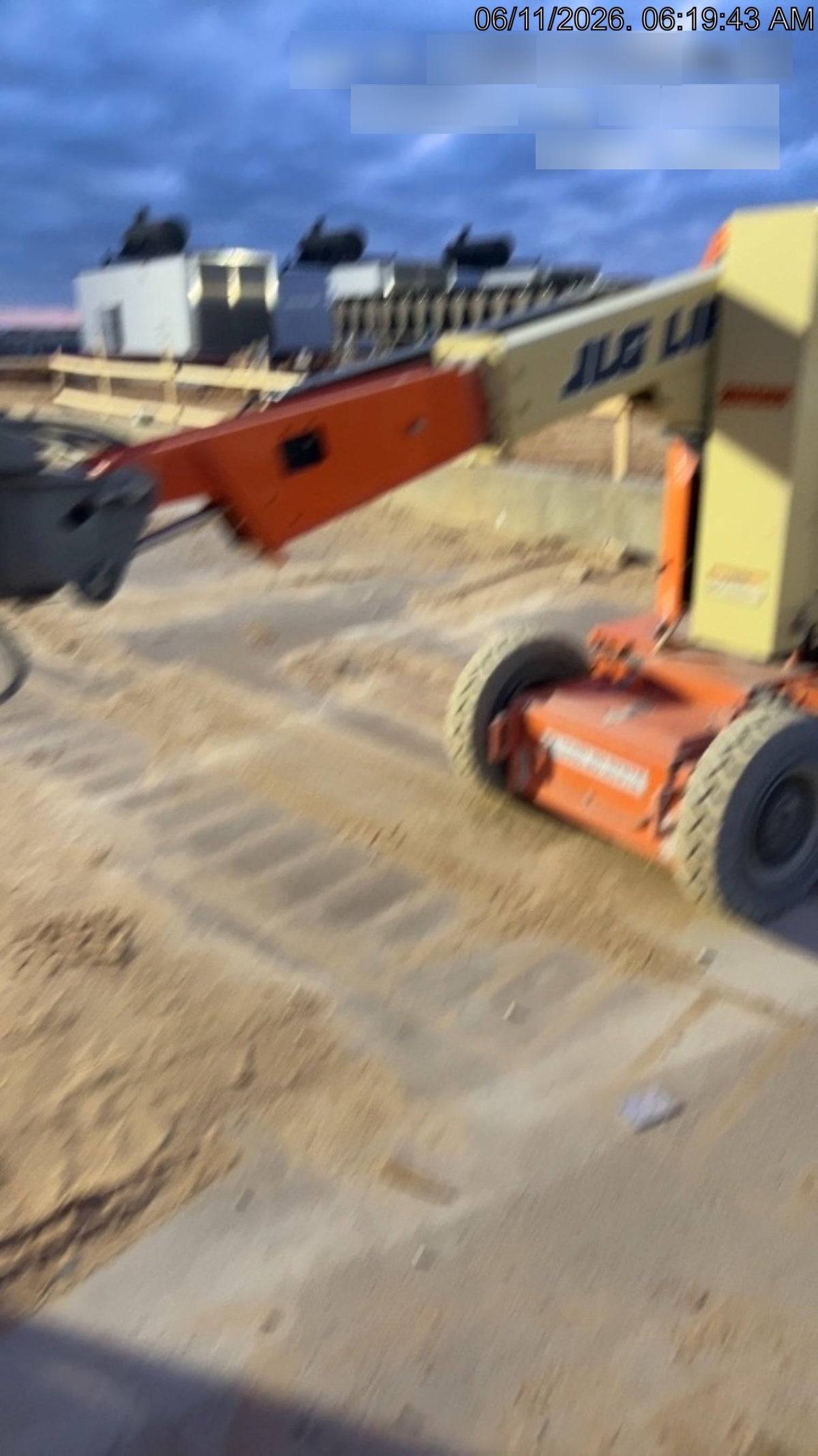 2022 JLG E300AJP