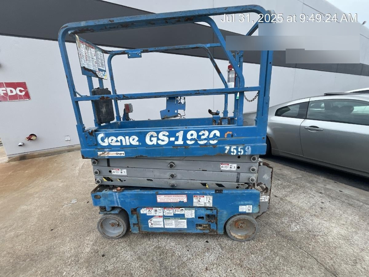 2017 Genie GS-1930 Genie GS-1930 Lift w/Fixed Rail and Chain Entry