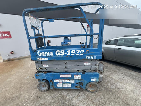 2017 Genie GS-1930 Genie GS-1930 Lift w/Fixed Rail and Chain Entry