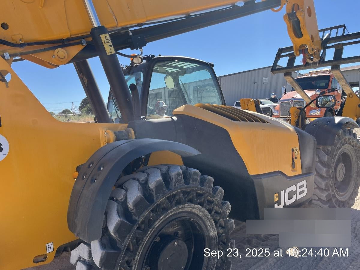 2022 JCB 510-56