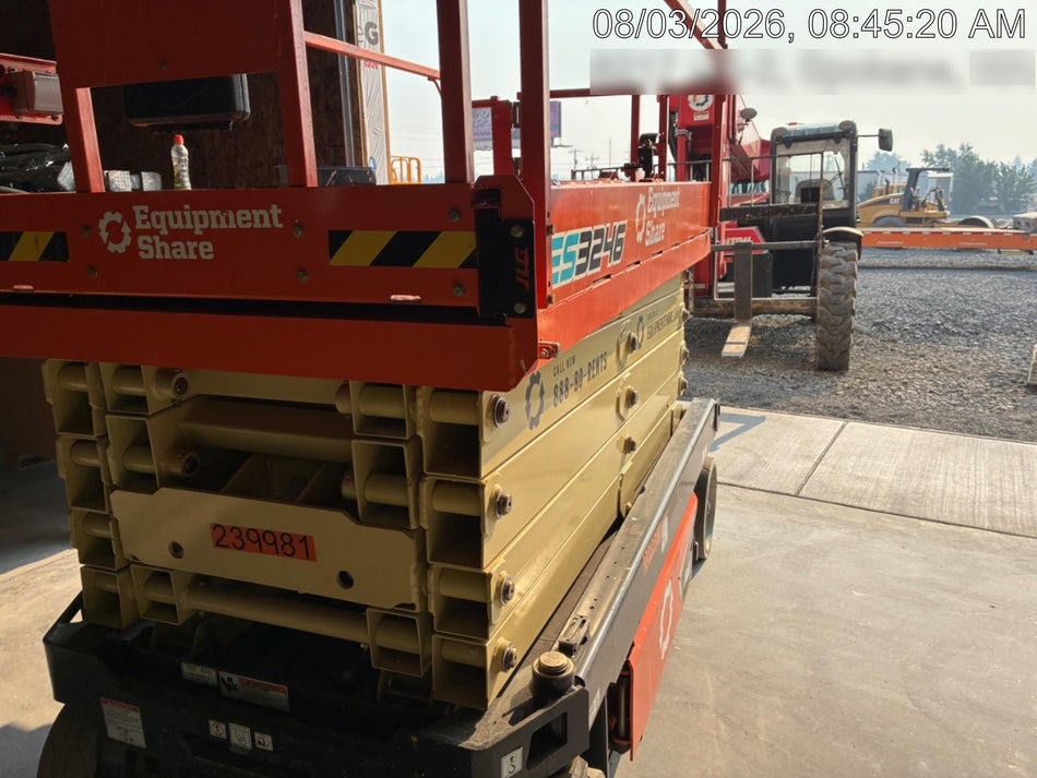 2022 JLG ES3246