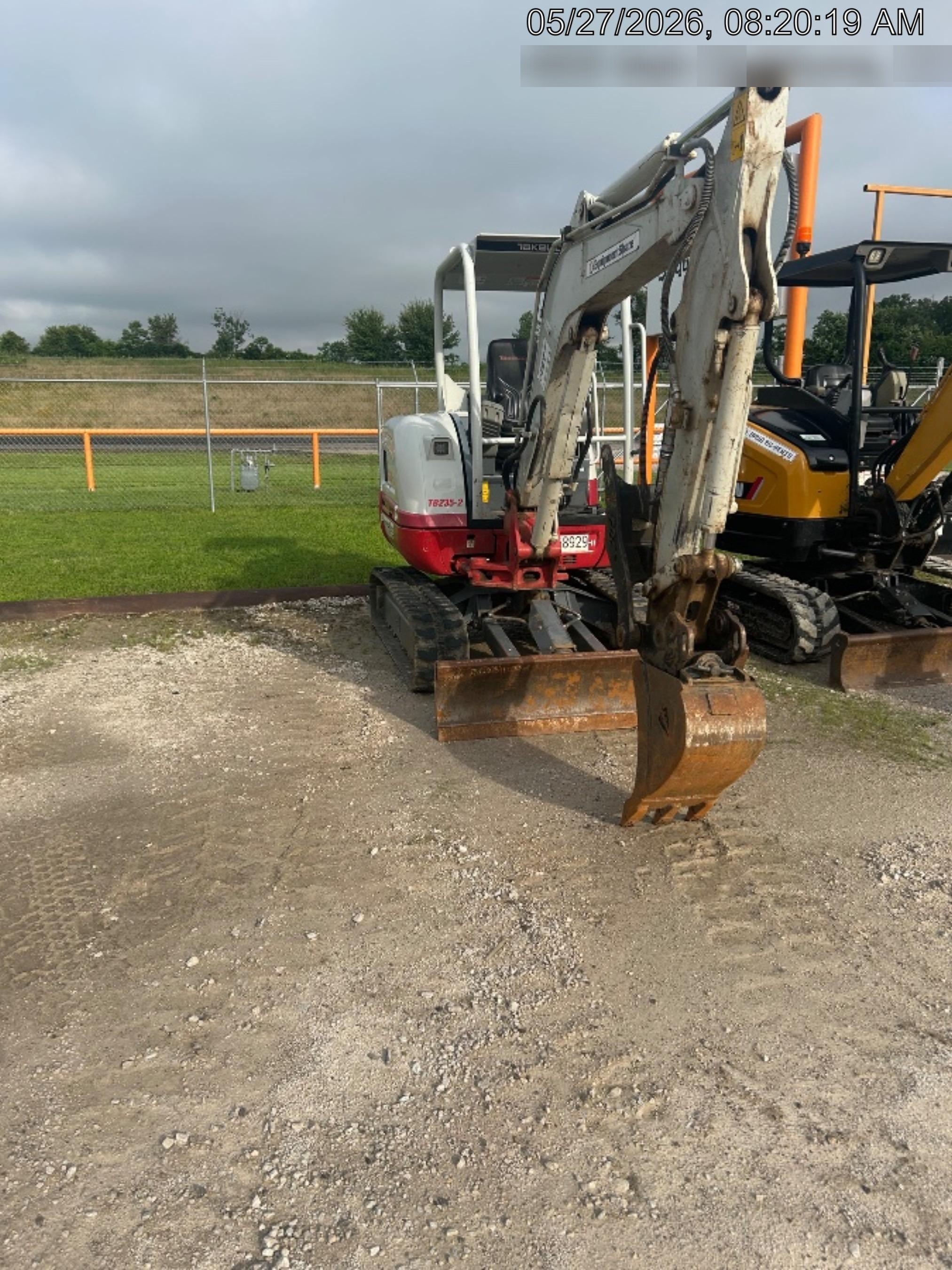 2022 TAKEUCHI TB235-2R