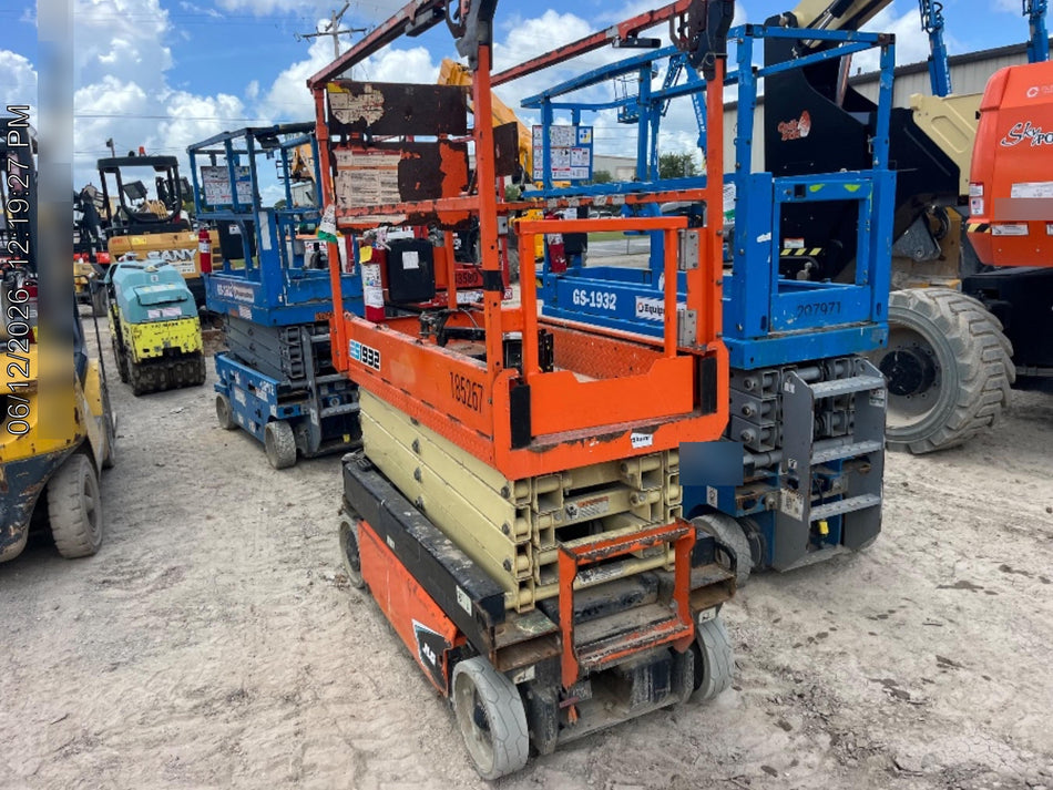 2021 JLG ES1932