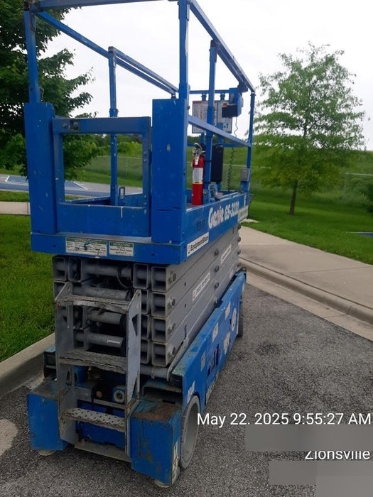 2016 Genie GS-3232 32' Narrow Scissor Lift