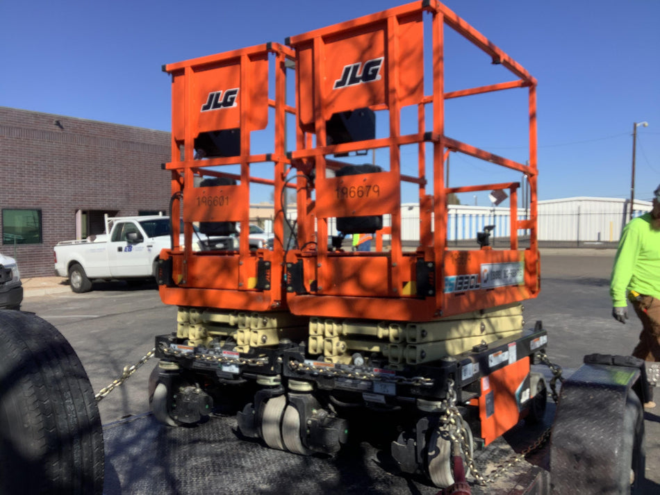 2021 JLG ES1330L