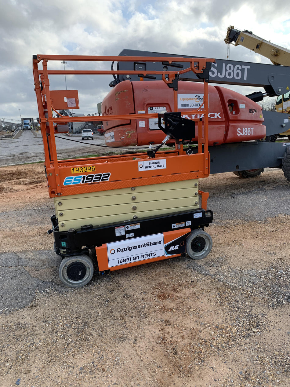 2021 JLG ES1932