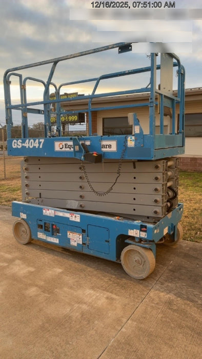 2019 Genie GS-4047 Folding rails with half height swing gate