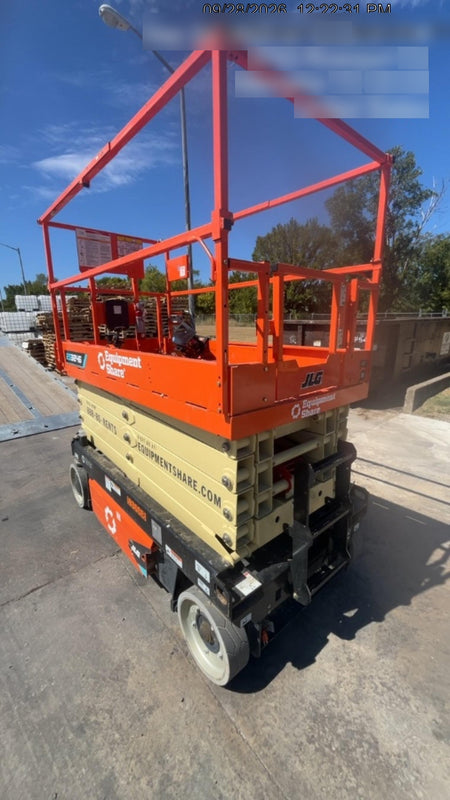 2025 JLG ES3246
