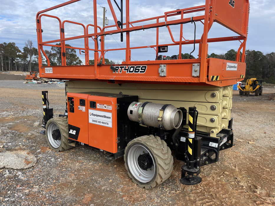 2021 JLG RT4069