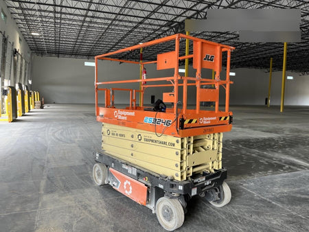 2022 JLG ES3246