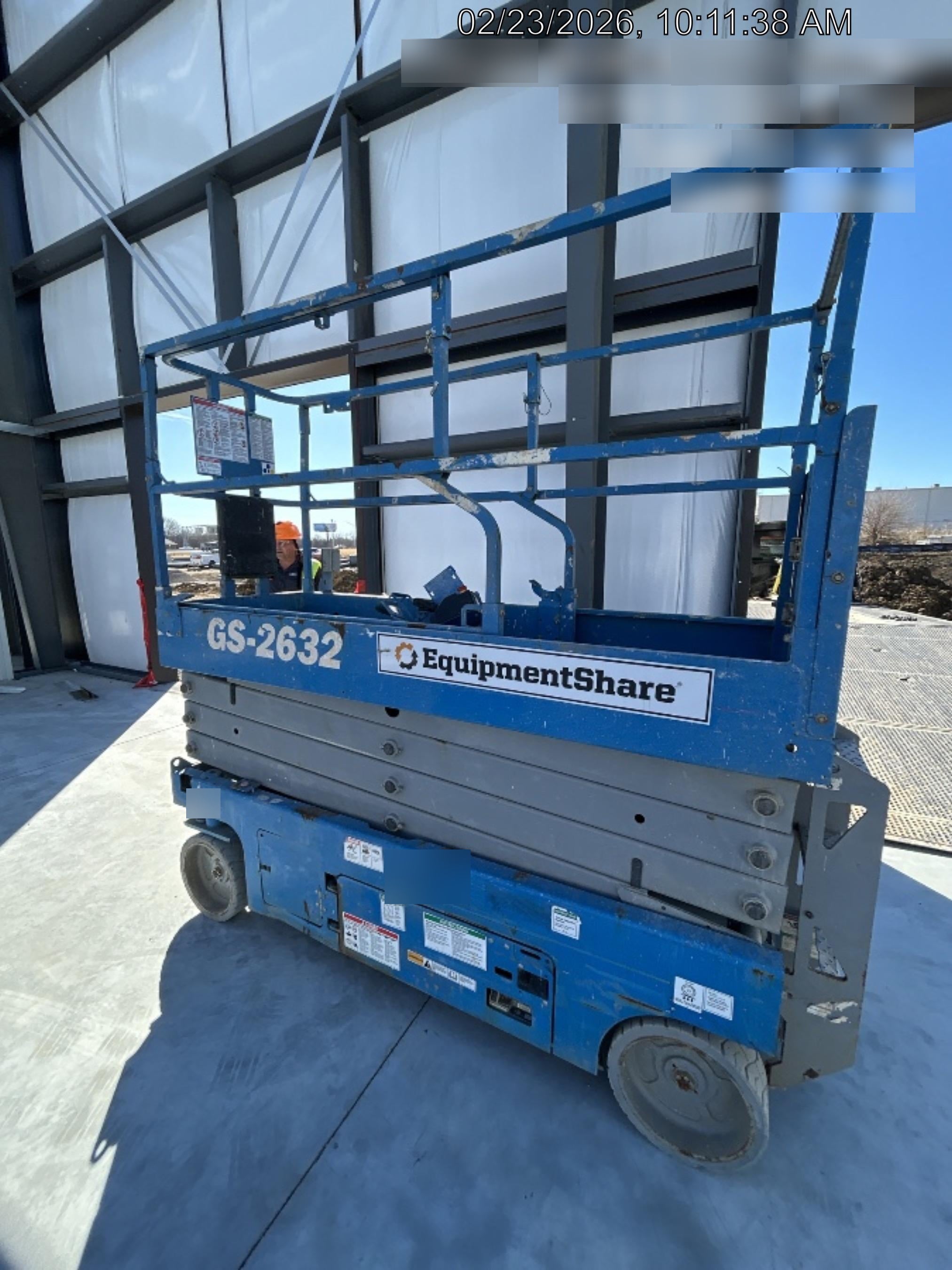 2019 Genie GS-2632 Folding rails with half height swing gate