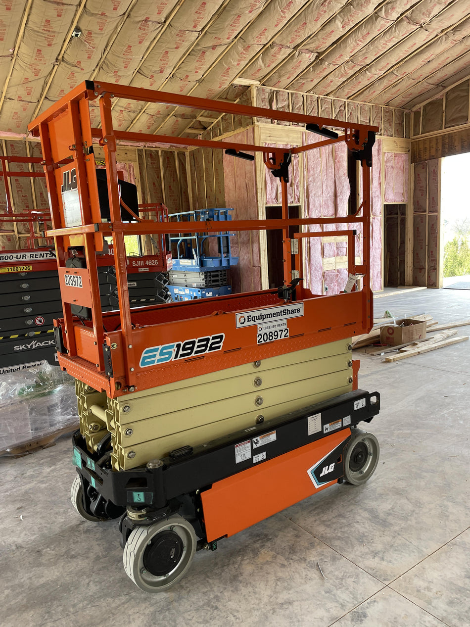2022 JLG ES1932