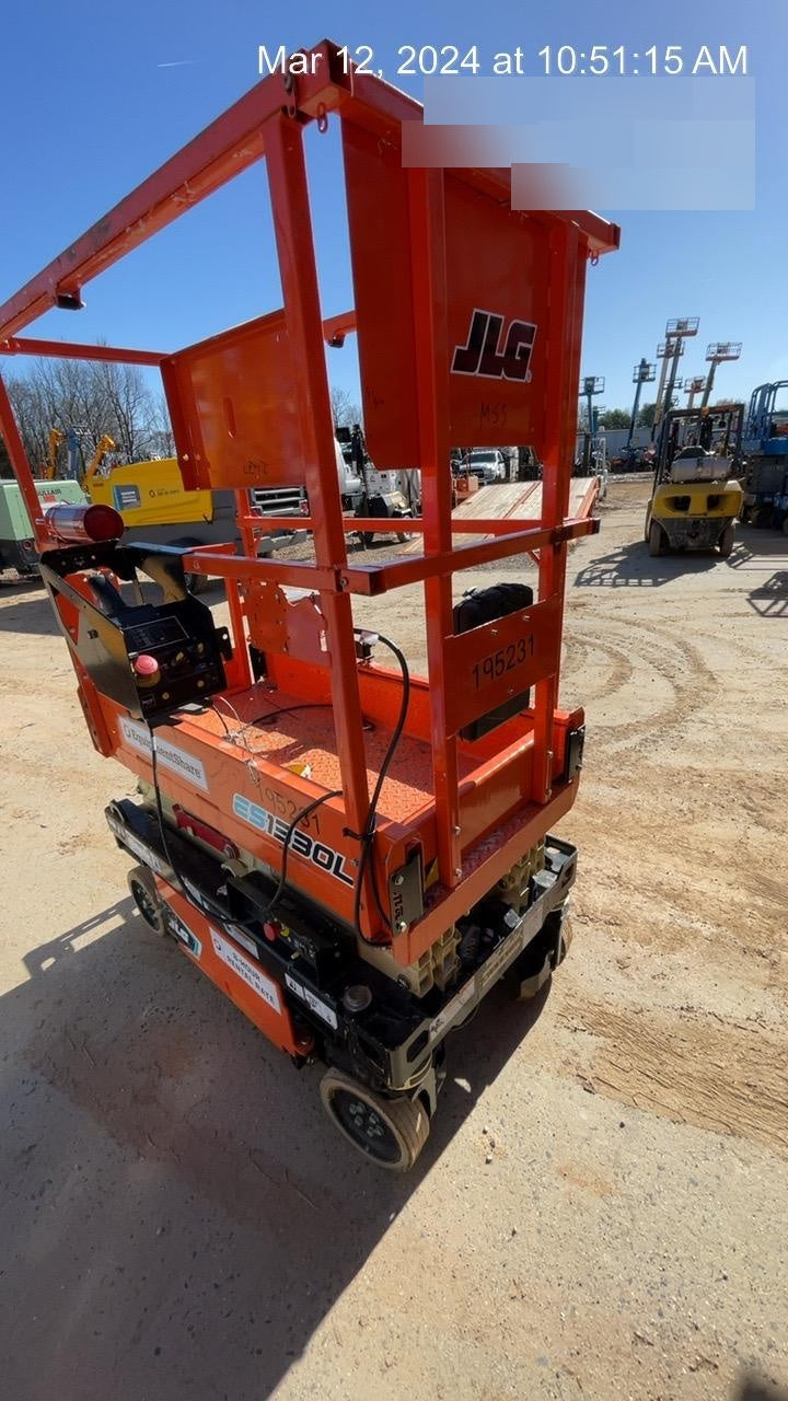 2021 JLG ES1330L