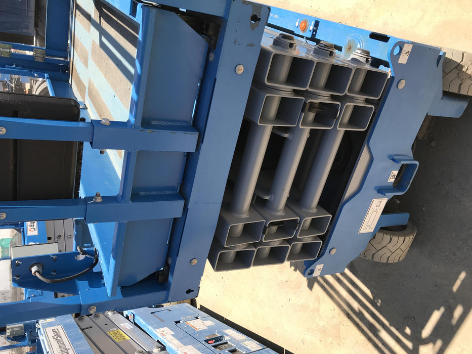 2019 Genie GS-2632 Folding rails with half height swing gate