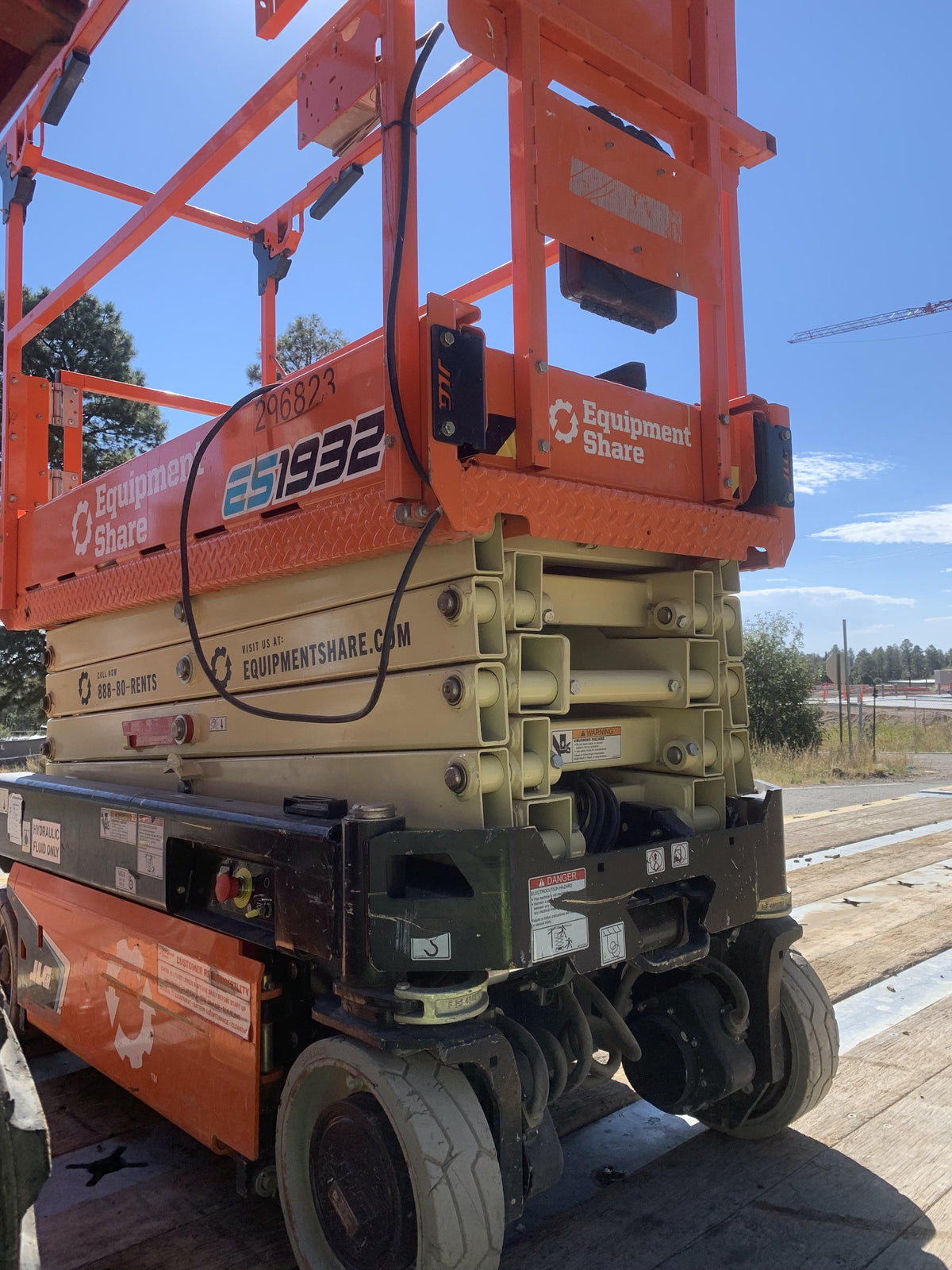 2023 JLG ES1932