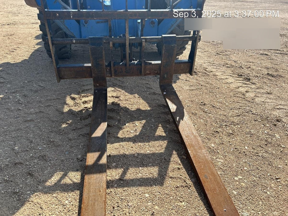 2018 Genie GTH-1056 Genie GTH-1056 w/Enclosed Cab w/HVAC, Work Lights, Solid Tires, Beacon, 60" Carriage and Forks