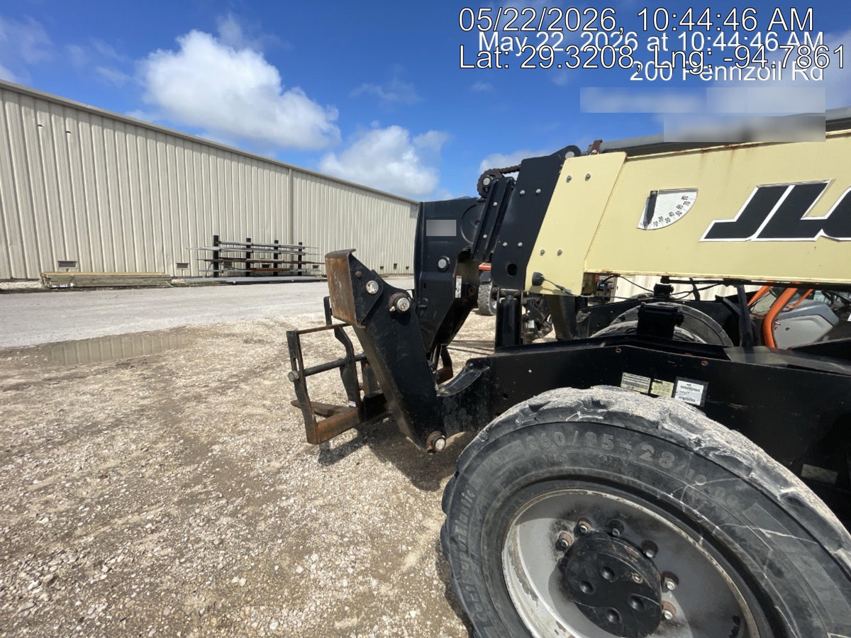 2019 JLG 1255 JLG 1255 T4F w/Full Cab, HVAC, Solid Tires, Work Lights/Beacon, 60" Carriage/Forks