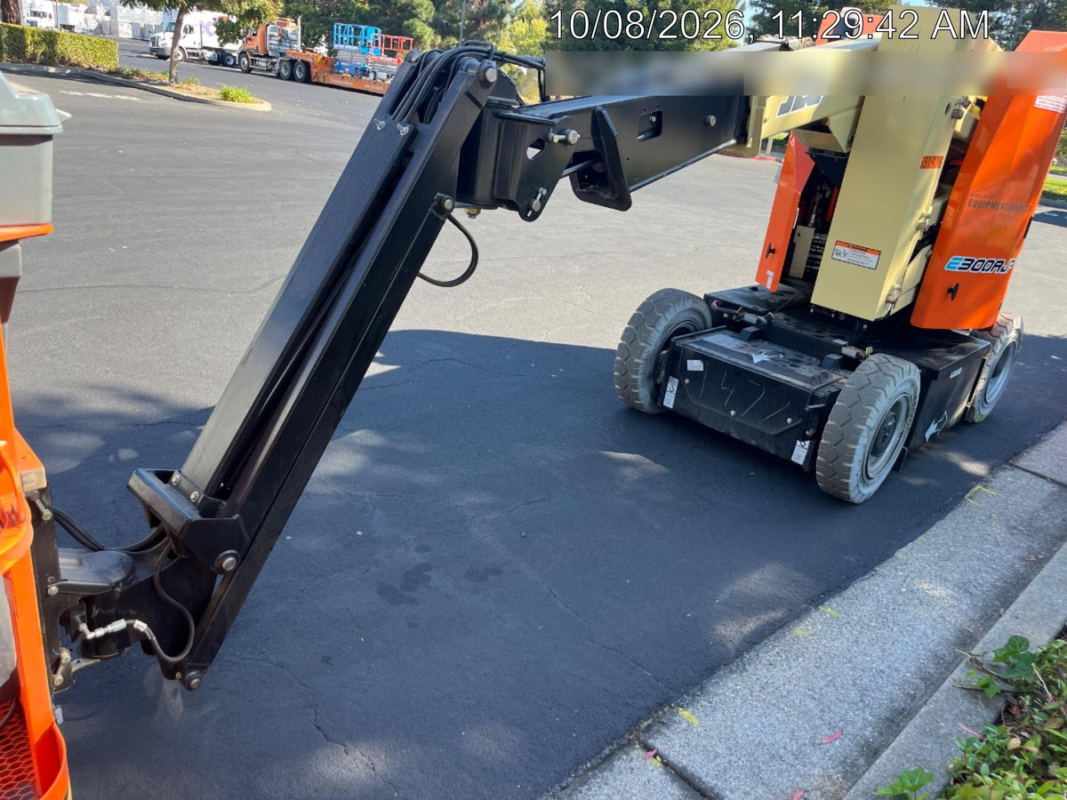 2025 JLG E300AJP