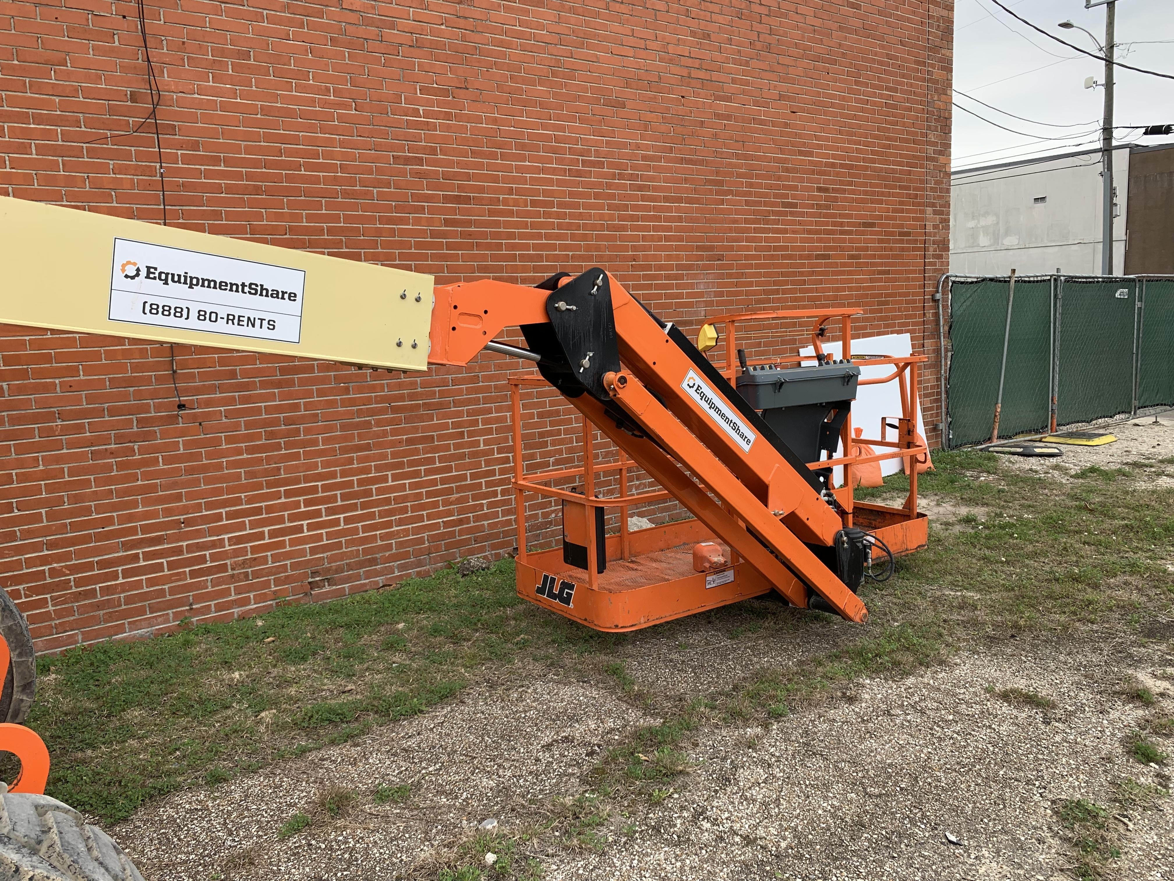 2019 JLG 600AJ