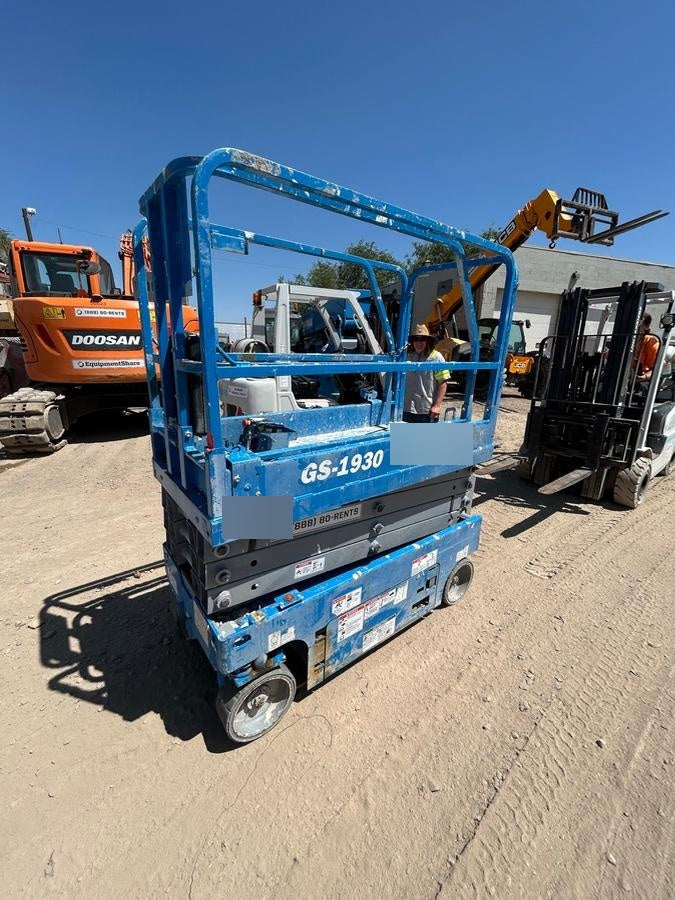 2019 Genie GS-1930 Fixed rails with chain Entry