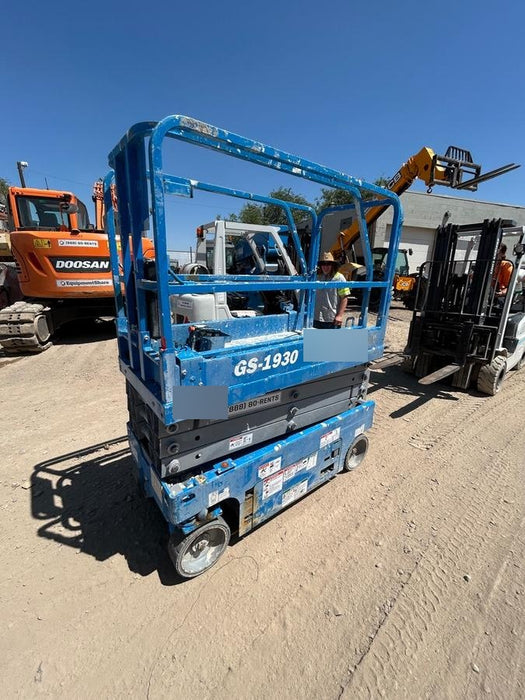 2019 Genie GS-1930 Fixed rails with chain Entry