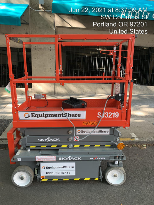 2020 Skyjack SJIII-3219 Solid NM Tires, Half height spring hinged entry gate, Dual Beacons, 800W Inverter