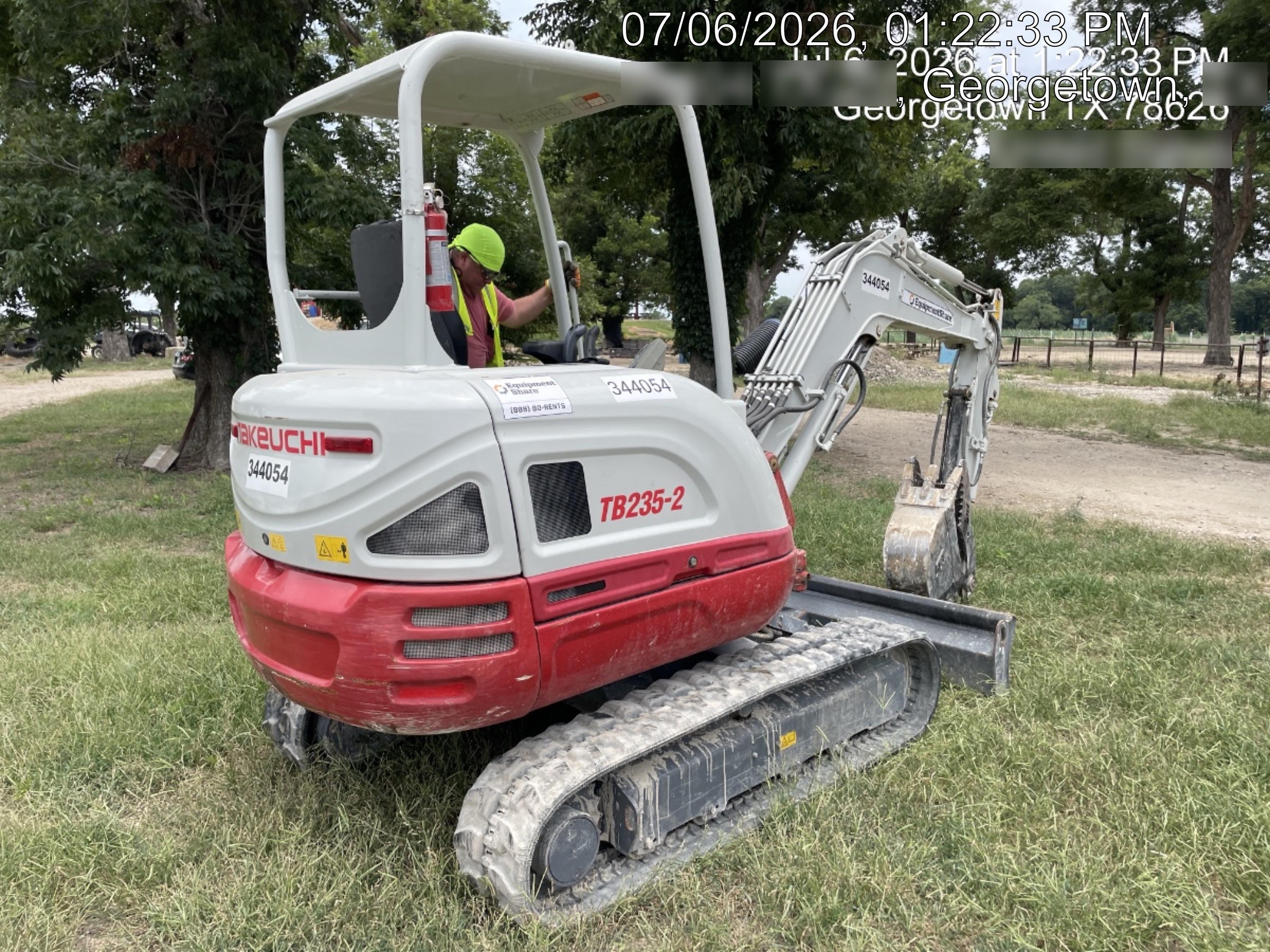 2023 TAKEUCHI TB235-2R