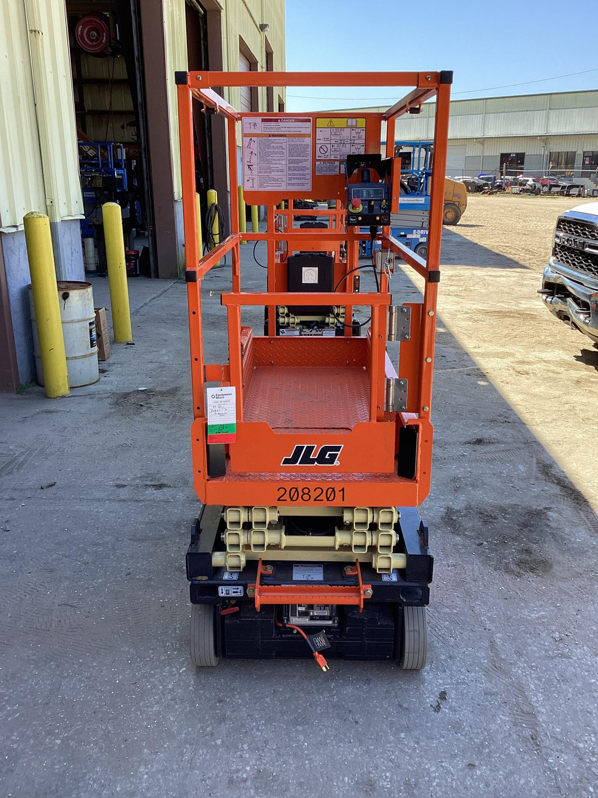 2022 JLG ES1330L