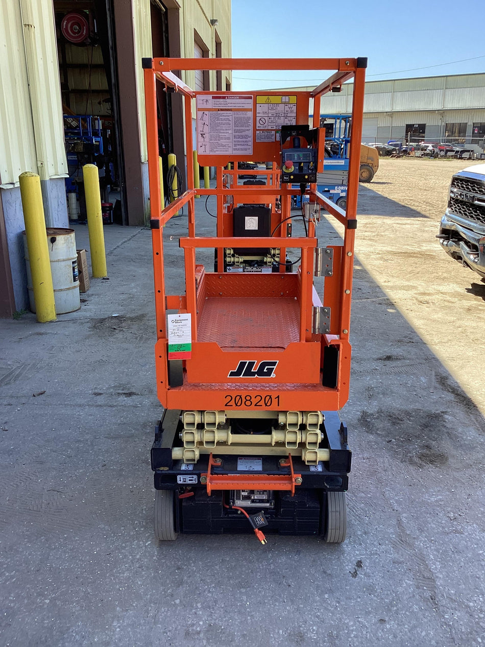 2022 JLG ES1330L