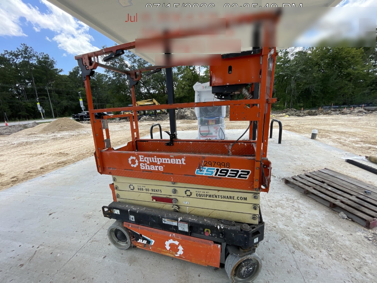 2023 JLG ES1932