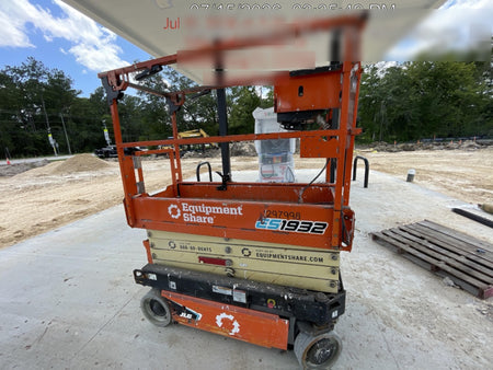 2023 JLG ES1932