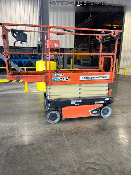 2022 JLG ES1932