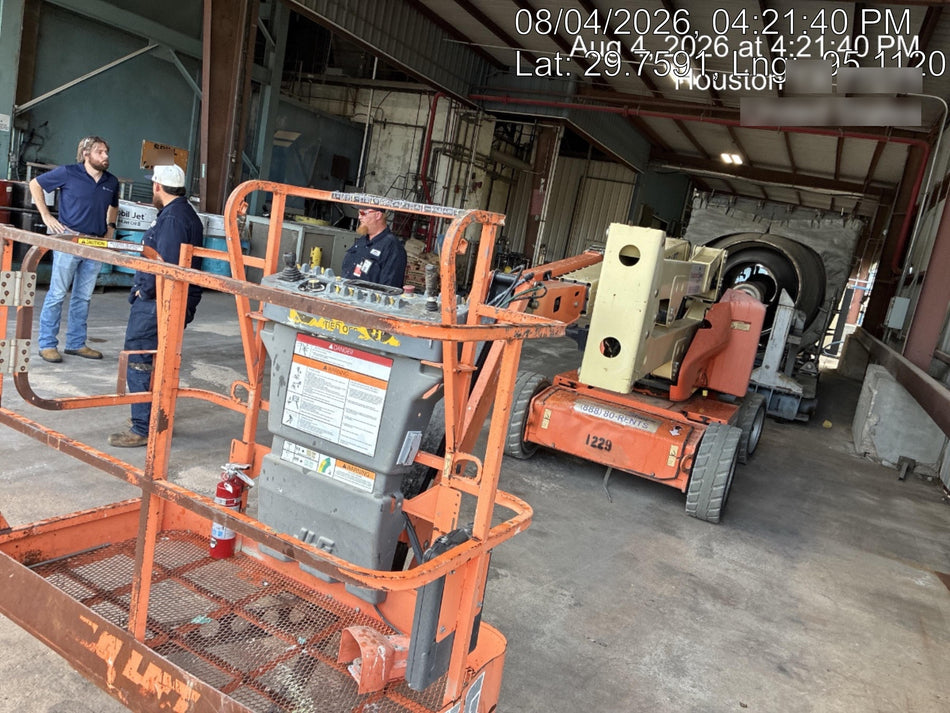 2016 JLG E450AJ