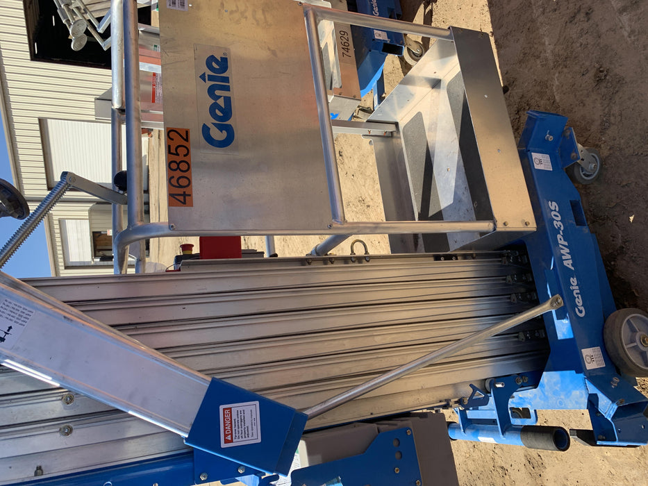 2019 GENIE AWP-30S