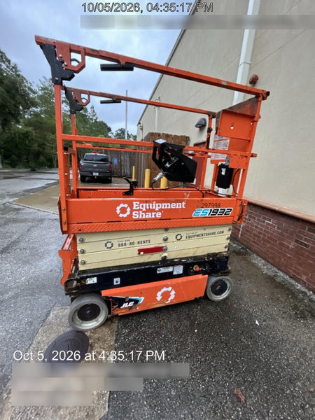 2023 JLG ES1932