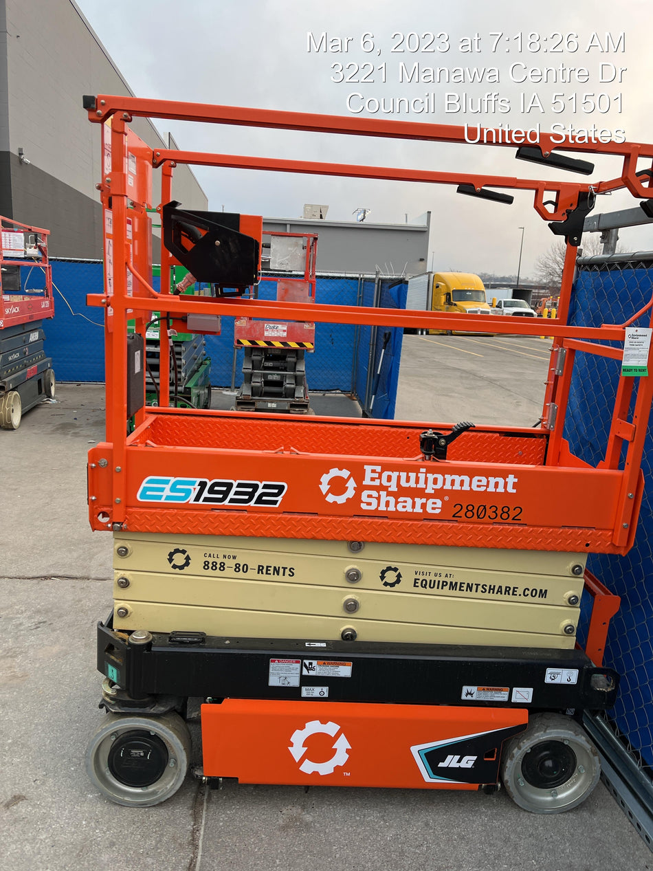 2022 JLG ES1932